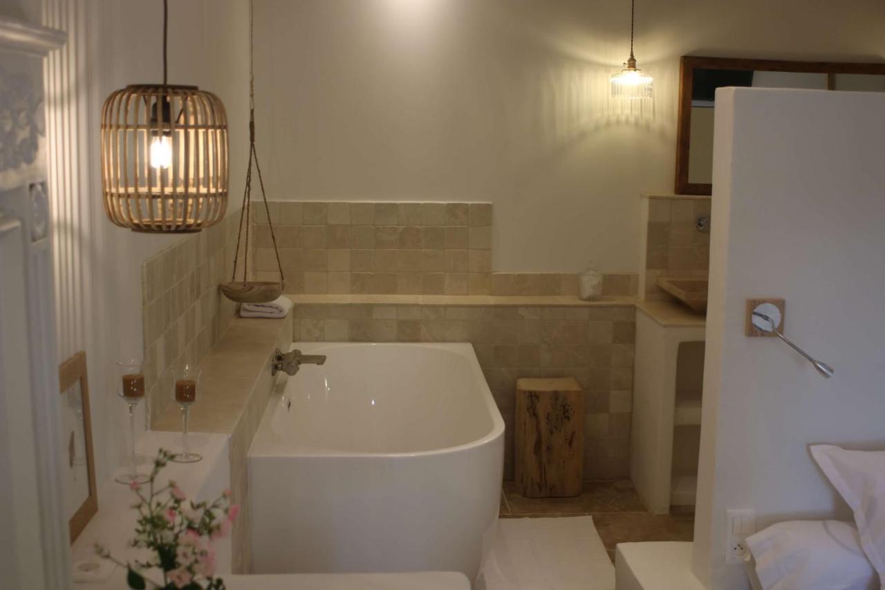 Malis Castera Le Petit Chateau Saint-Jean-de-Blaignac Bagian luar foto