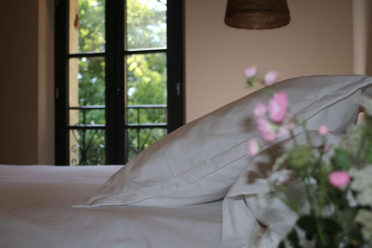 Malis Castera Le Petit Chateau Saint-Jean-de-Blaignac Bagian luar foto